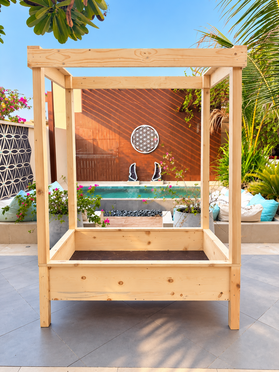 Raised bed with frame Raised Bed With Hanging Frame - Image 1